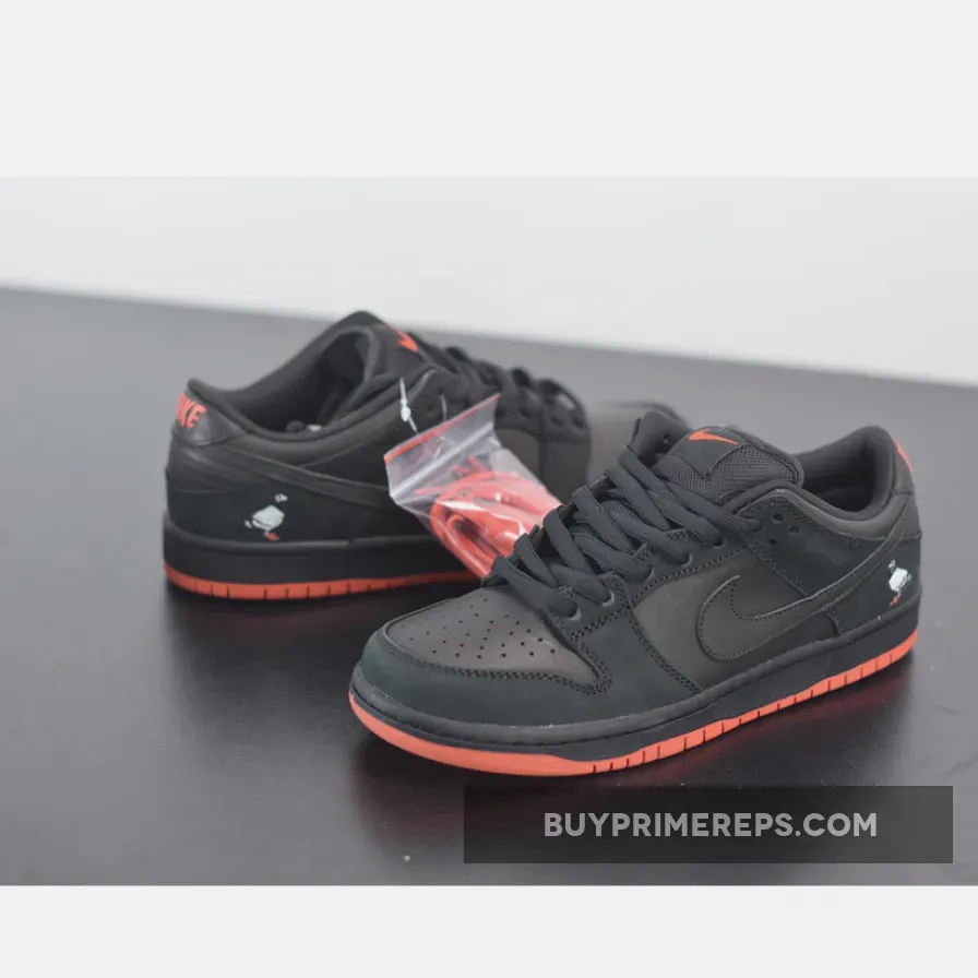 Jeff Staple x Nike SB Dunk Low 