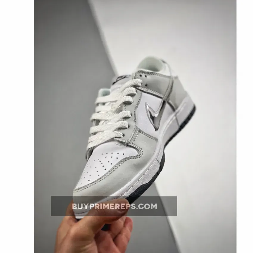 Nike Dunk Low ‘Glitch Swoosh’ White/Grey